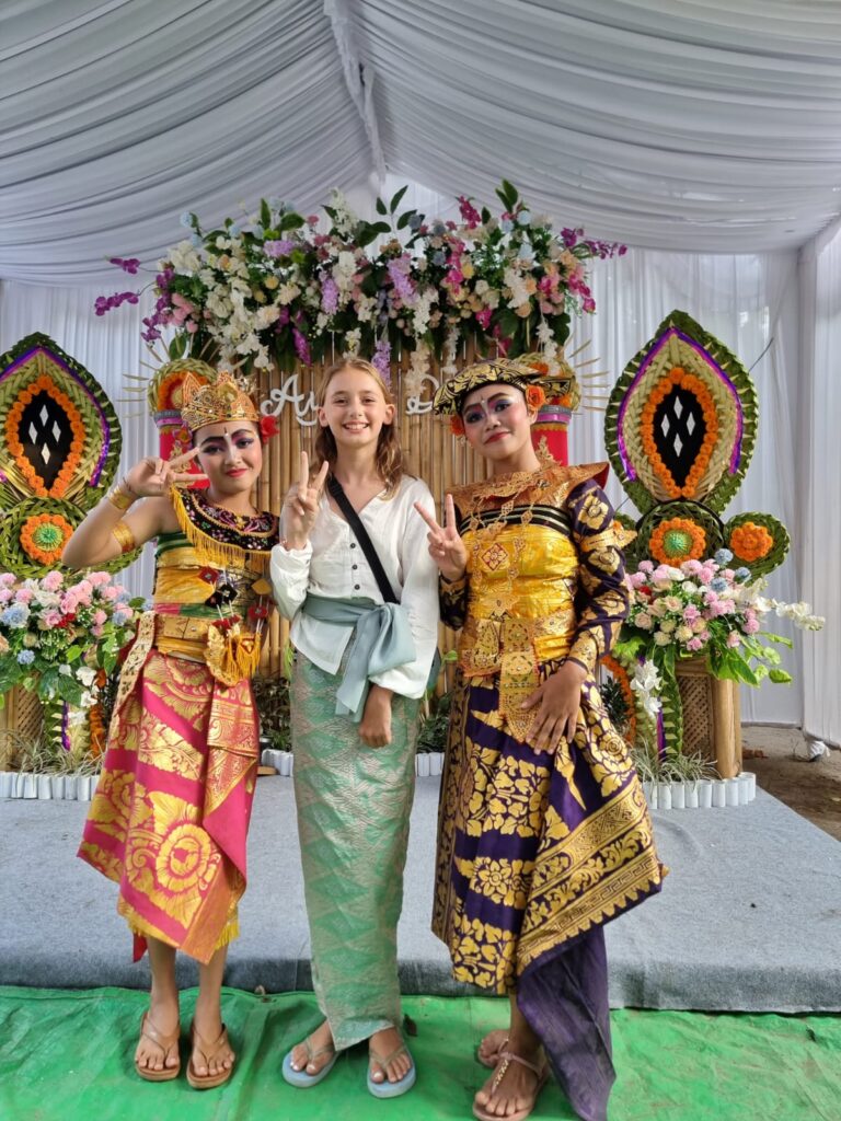Danseressen bij een Balinese bruiloft